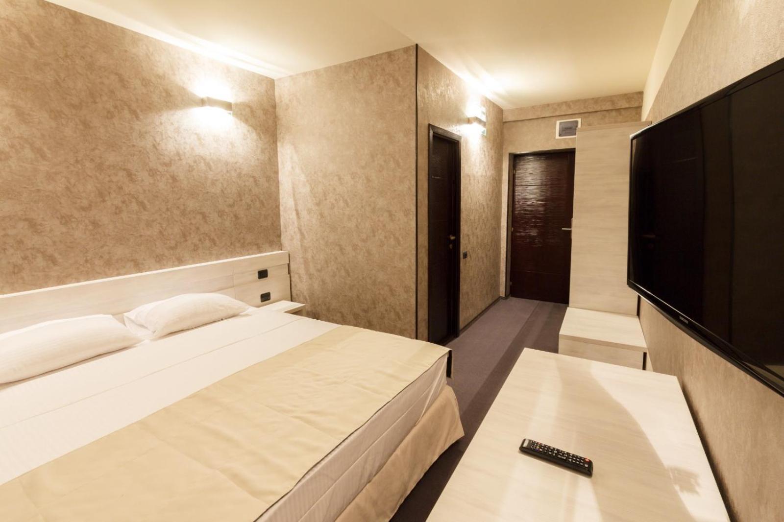 Ymy Hotels Targu Jiu Exterior photo
