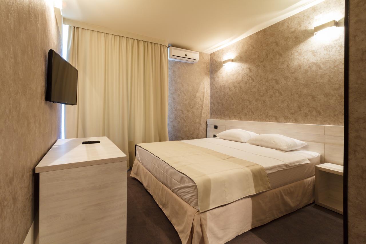 Ymy Hotels Targu Jiu Exterior photo