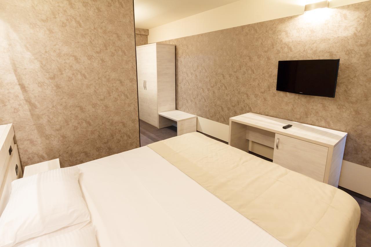 Ymy Hotels Targu Jiu Exterior photo