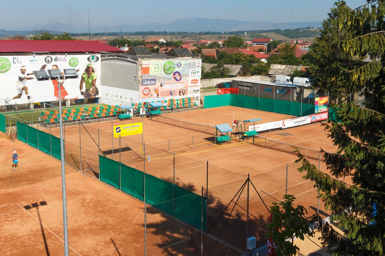 Ymy Hotels Targu Jiu Exterior photo